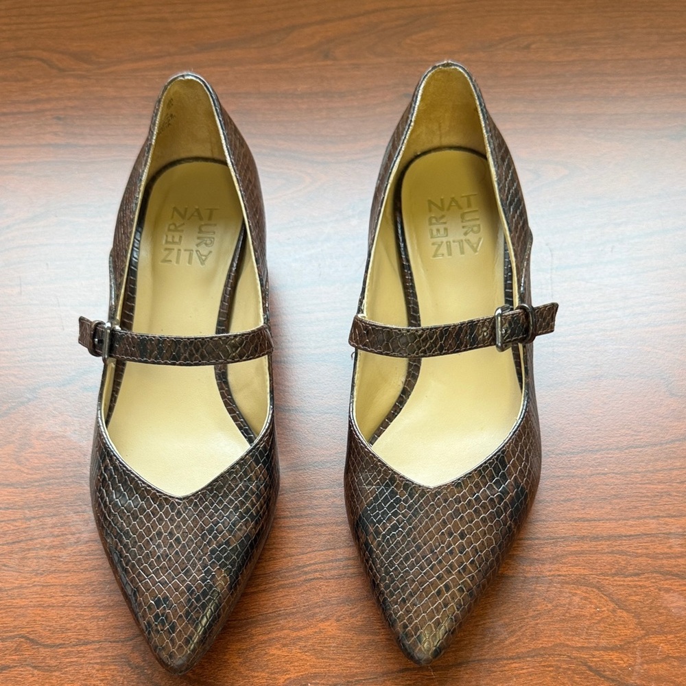 Naturalizer brown snakeskin sandals shoes size 7M